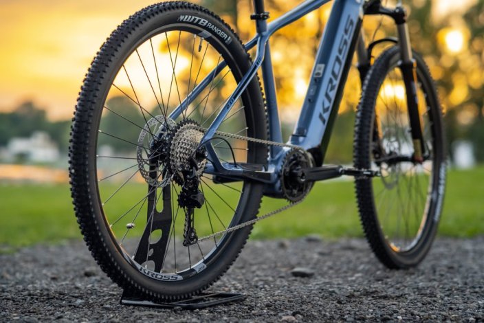 KROSS  LEVEL BOOST 2.0 504 29" - AKCE - Velikost rámu: M  (19"), Velikost kol: 29, Materiál rámu: Alu, Převody: 10, Kapacita baterie: 504WH