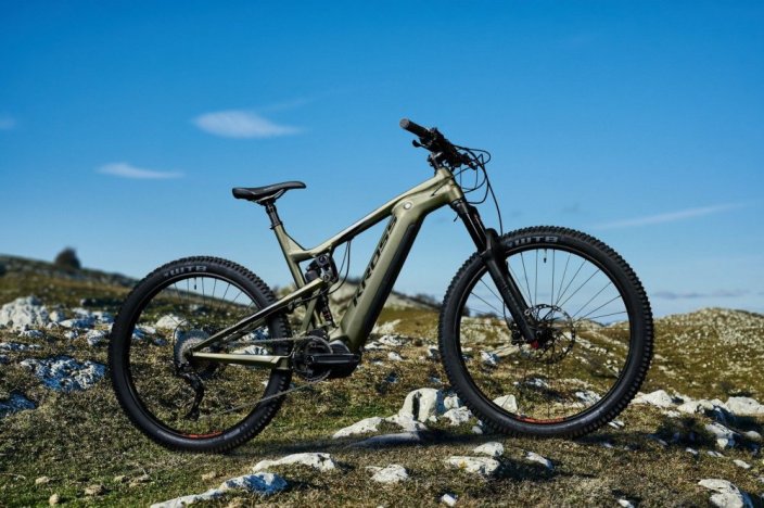 KROSS SOIL BOOST 2.0 - Velikost rámu: M  (17"), Velikost kol: MU, Materiál rámu: Alu, Převody: 12, Kapacita baterie: 630WH